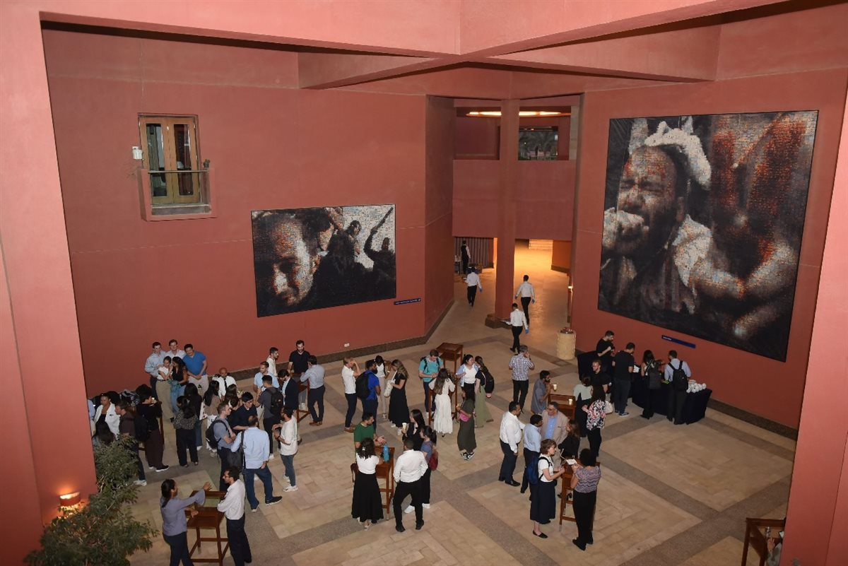 طلاب هارفارد بالجامعة الأمريكية بالقاهرة