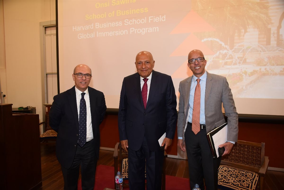 طلاب هارفارد بالجامعة الأمريكية بالقاهرة