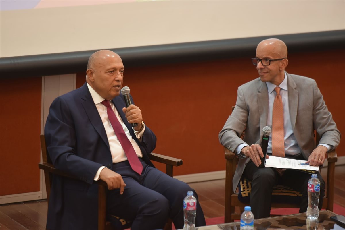 طلاب هارفارد بالجامعة الأمريكية بالقاهرة