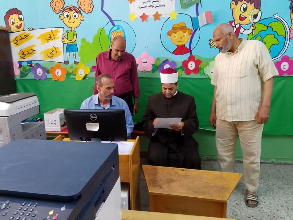 جانب من أعمال كنترول الشهادة الابتدائية، فيتو