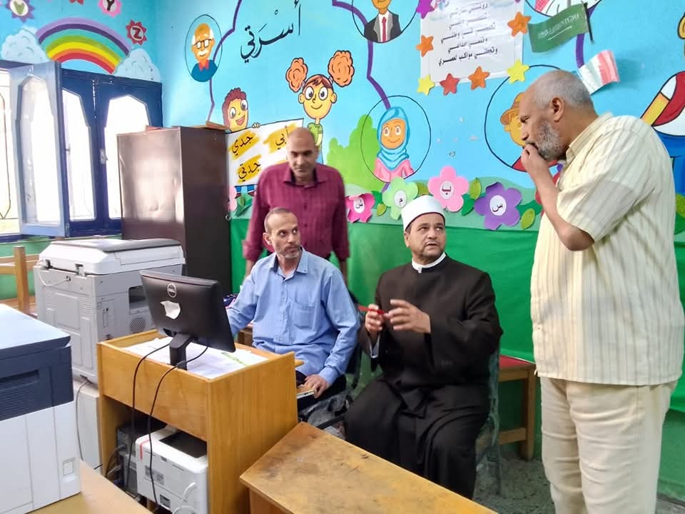 جانب من أعمال كنترول الشهادة الابتدائية، فيتو