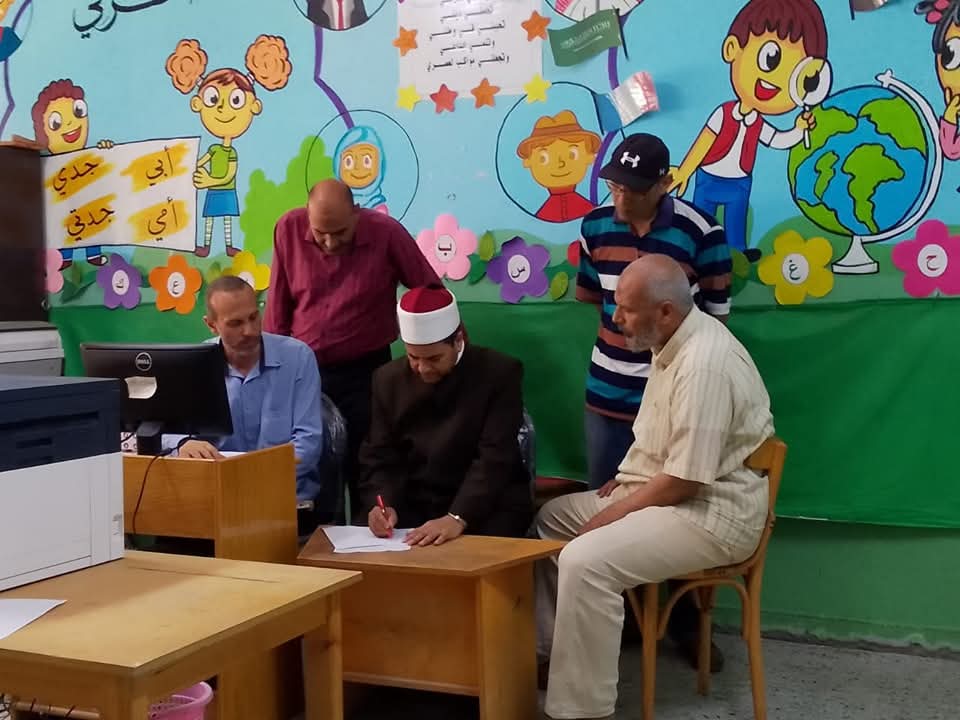 جانب من أعمال كنترول الشهادة الابتدائية، فيتو