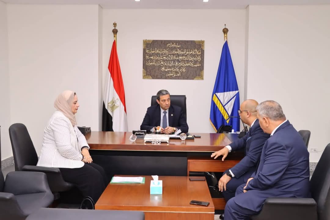 المحافظ يجتمع لمتابعة مستجدات مشروع تطوير مبنى عيادة الطلبة للتأمين الصحي بشطا 