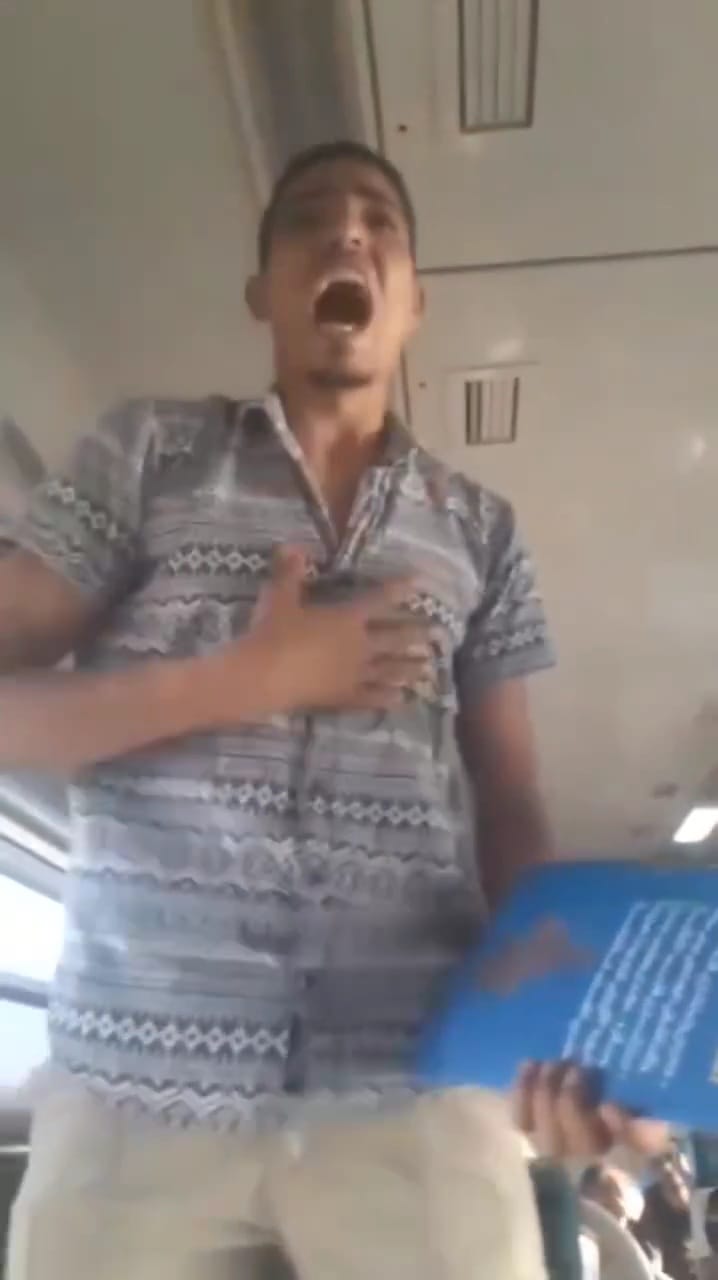 استغاثة والد الطفل داخل احد قطارات الصعيد