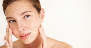 قناع طبيعي لتنعيم البشرة الخشنة