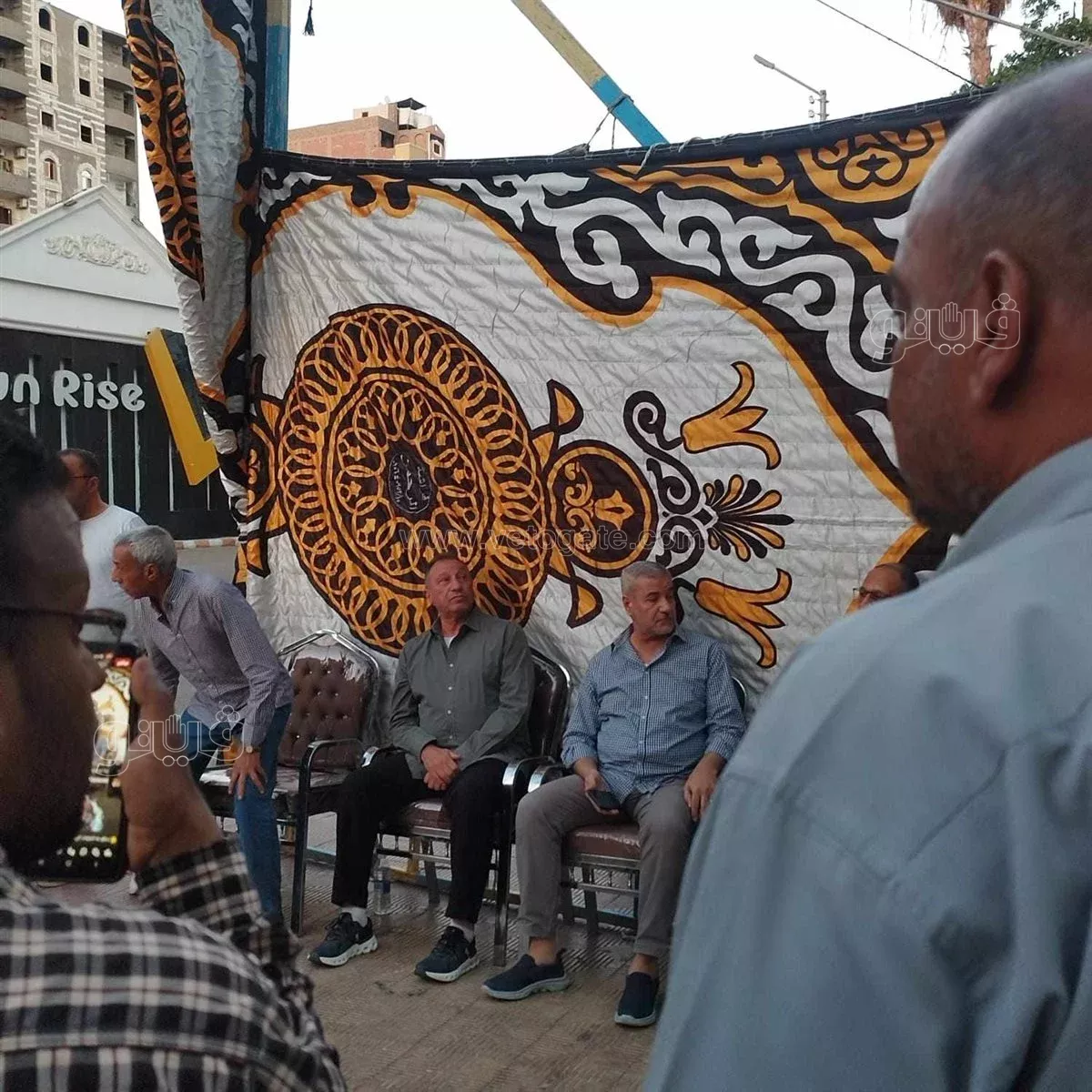 محمود الخطيب يتلقى واجب العزاء في شقيقته بقنا