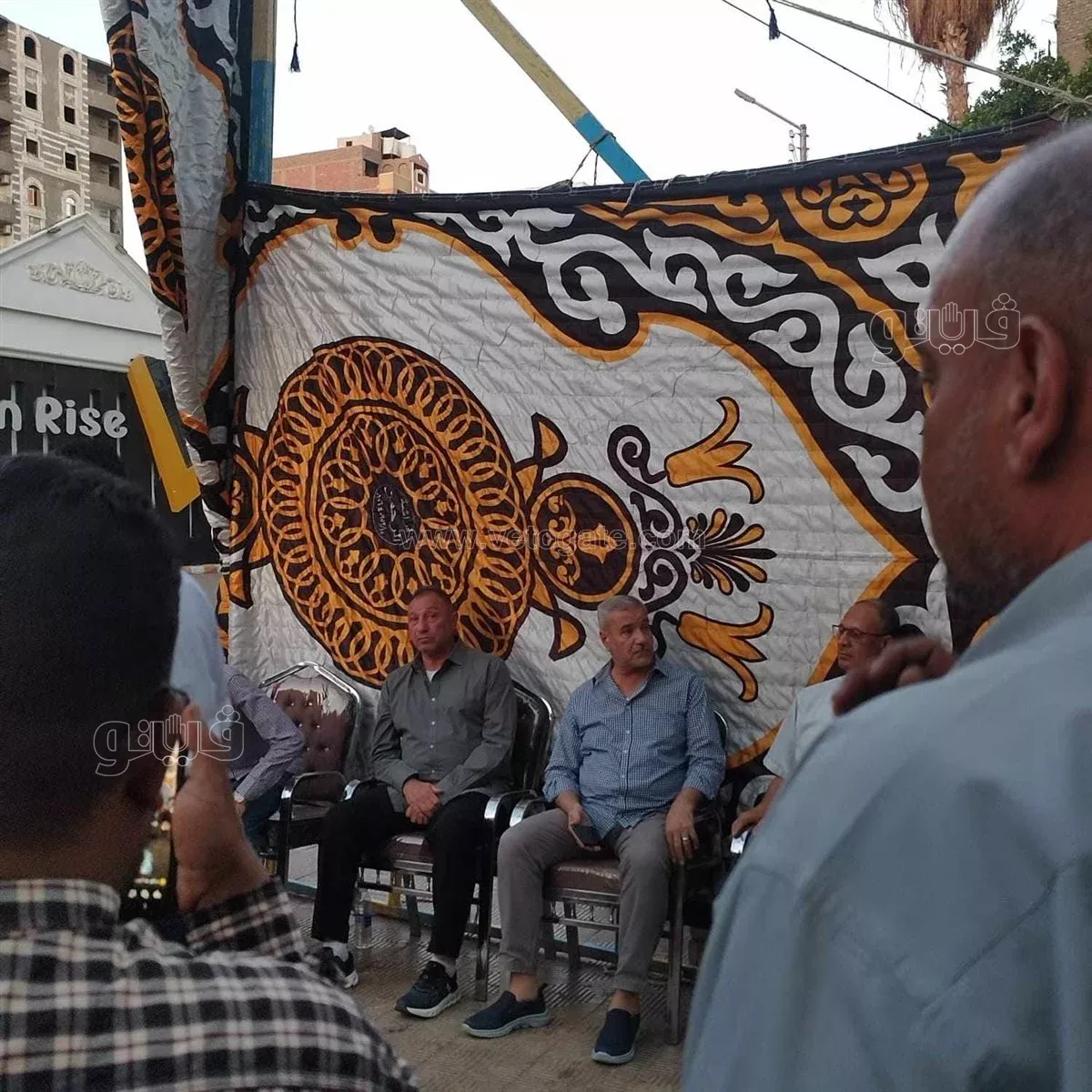 محمود الخطيب يتلقى واجب العزاء في شقيقته بقنا