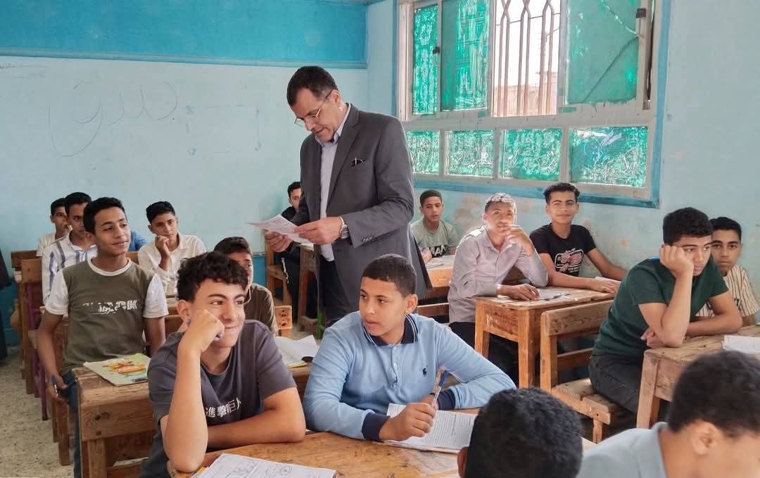 وكيل وزارة التربية والتعليم بدمياط يتابع الامتحانات