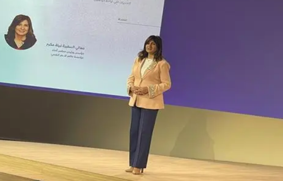 السفيرة نبيلة مكرم تكشف عن كتاب ابنها رامي فهيم، فيتو