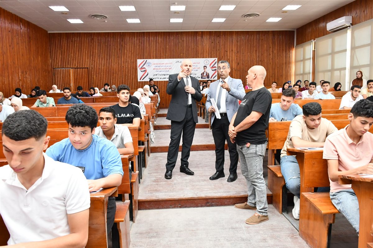 جانب من الامتحانات، فيتو