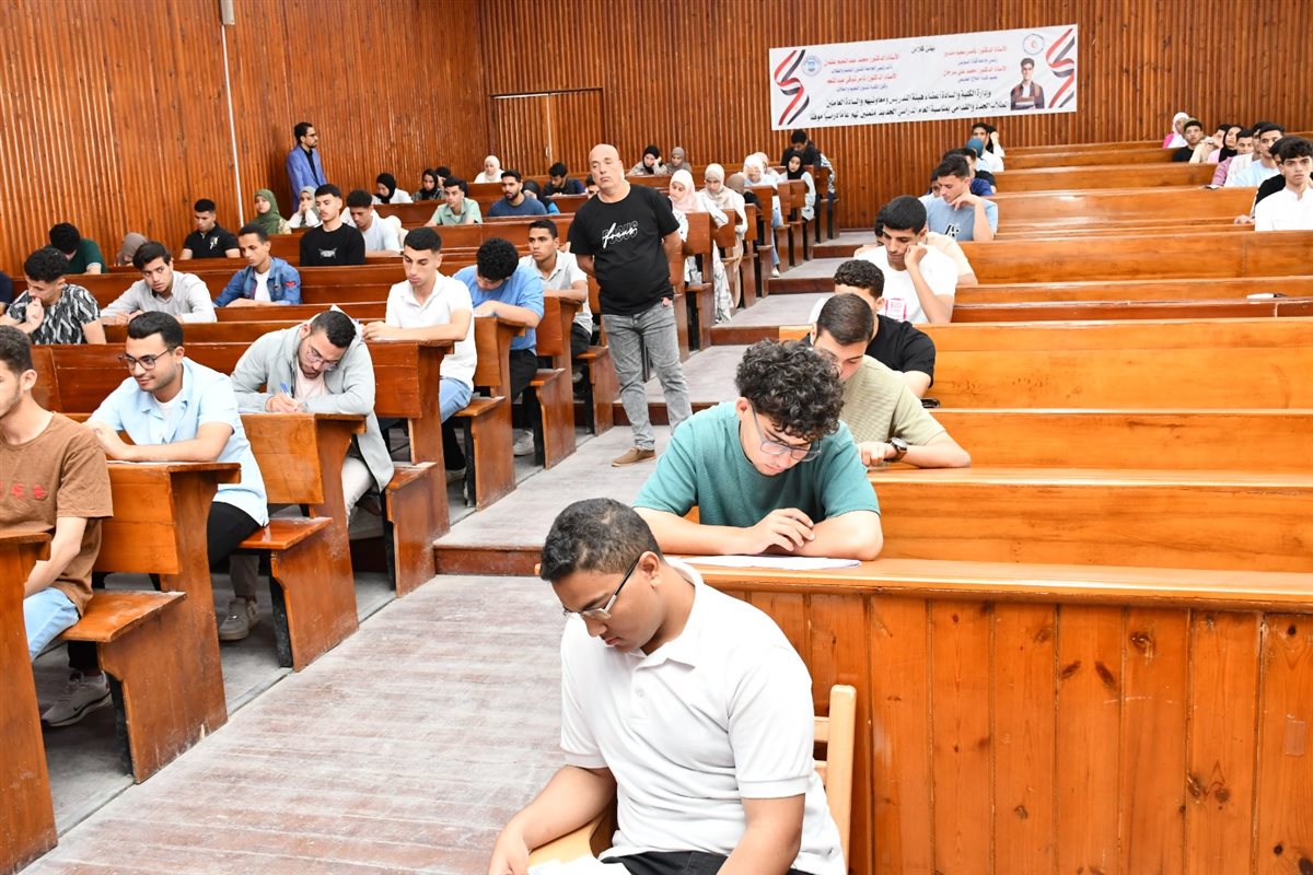 جانب من الامتحانات، فيتو