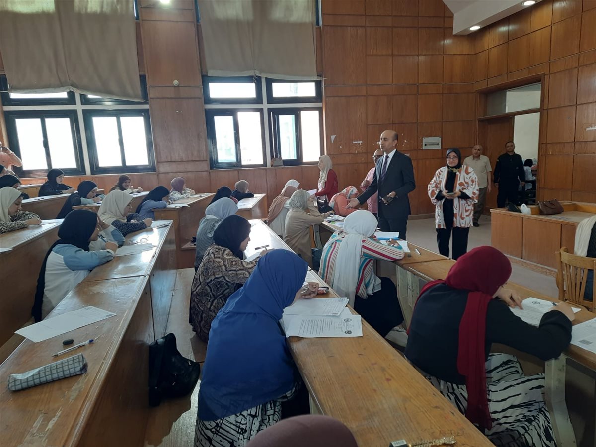رئيس جامعة دمنهور يتابع سير الامتحانات، فيتو