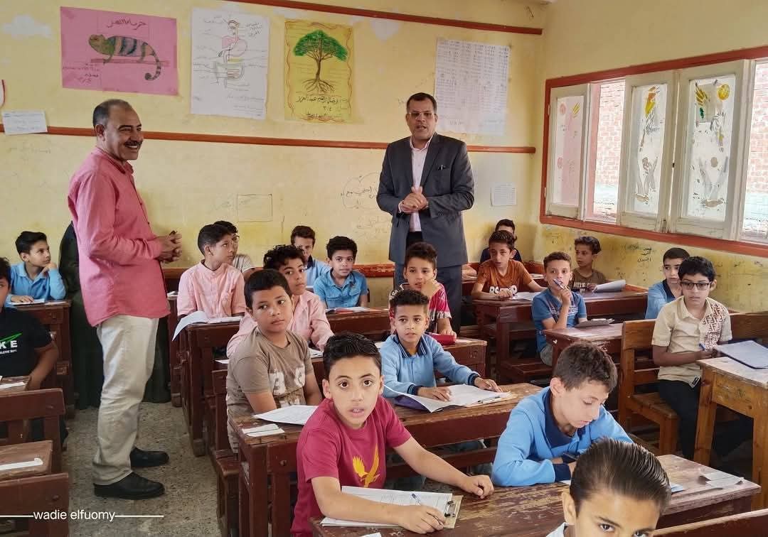 وكيل الوزارة يتابع سير الامتحانات بدمياط