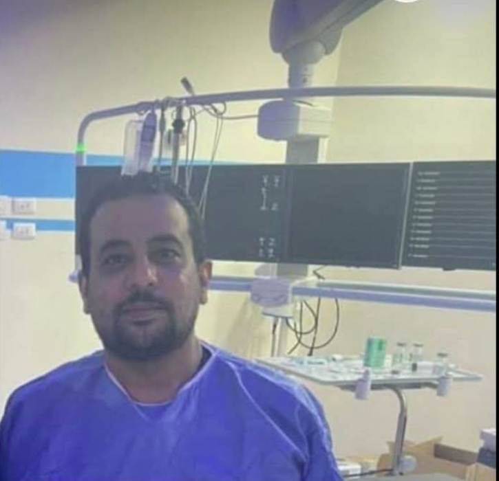 الدكتور محمد أنور العشري داخل غرفة العمليات، فيتو