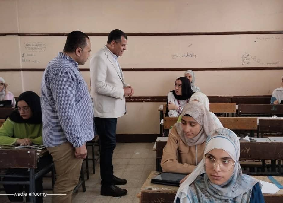 عمارة يتابع سير الامتحانات بمدارس كفر سعد