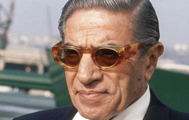 لعنة المال طاردت الملياردير اليوناني أناسيس، فيتو