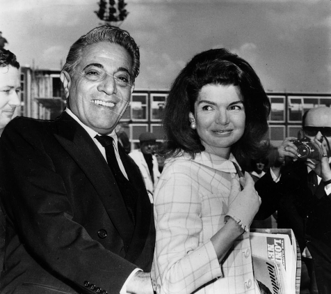 أوناسيس مع زوجته الثانية جاكلين كيندي، فيتو