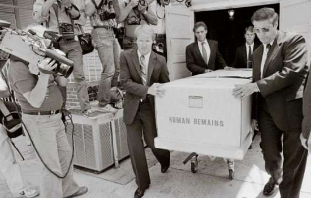 اللعنة تصيب عائلة كيندي، فيتو