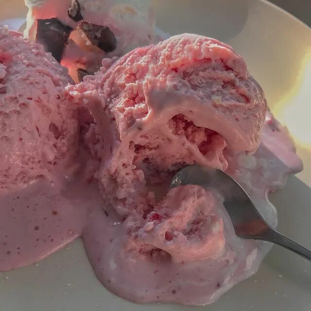 آيس كريم فراولة