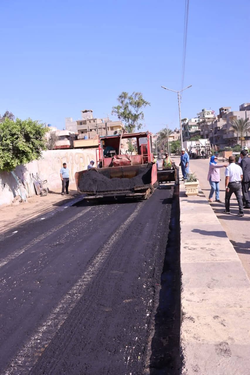 محافظ دمياط يتابع رصف الطرق بمدينة الروضة .. ڤيتو