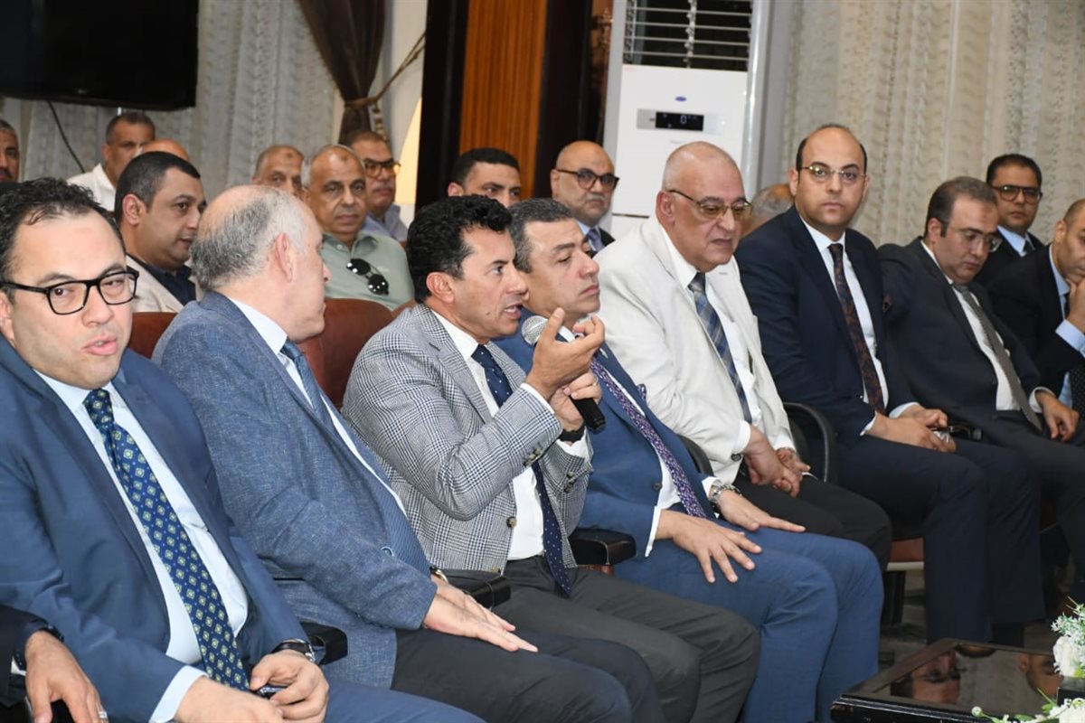 أشرف صبحي يلتقي رؤساء الأندية لمناقشة الانتخابات الإلكترونية للهيئات الرياضية