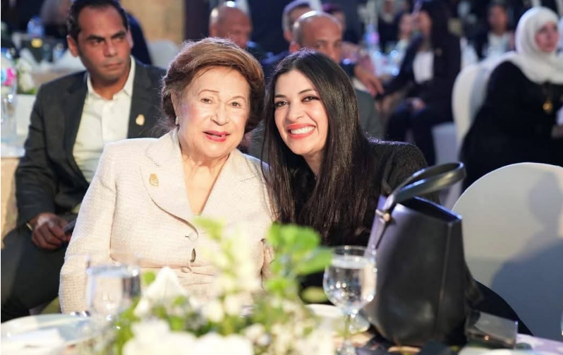 نوال الدجوي وحفبدتها إنجي، فيتو