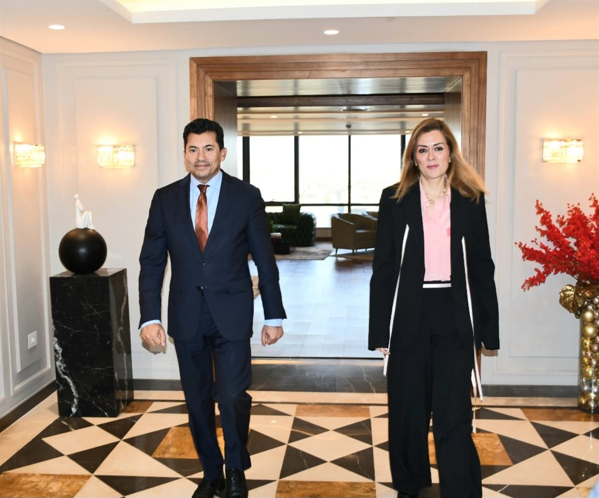 وزير الشباب والرياضة يُشارك في المقابلات الشخصية لبرنامج المرأة تقود للتنفيذيات