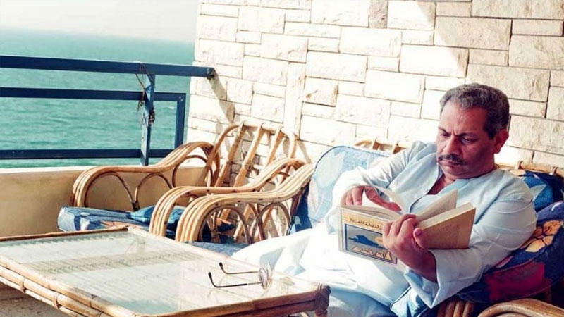 اسامة انور عكاشة فى صومعته بالاسكندرية