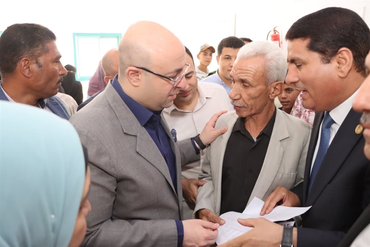 محافظ بني سويف يزور قرية بني هاني بإهناسيا