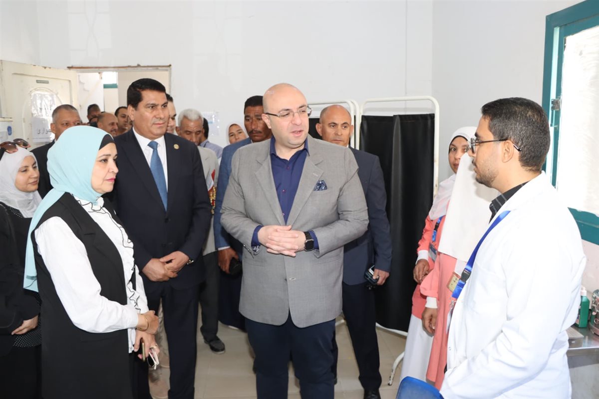 محافظ بني سويف يزور قرية بني هاني بإهناسيا