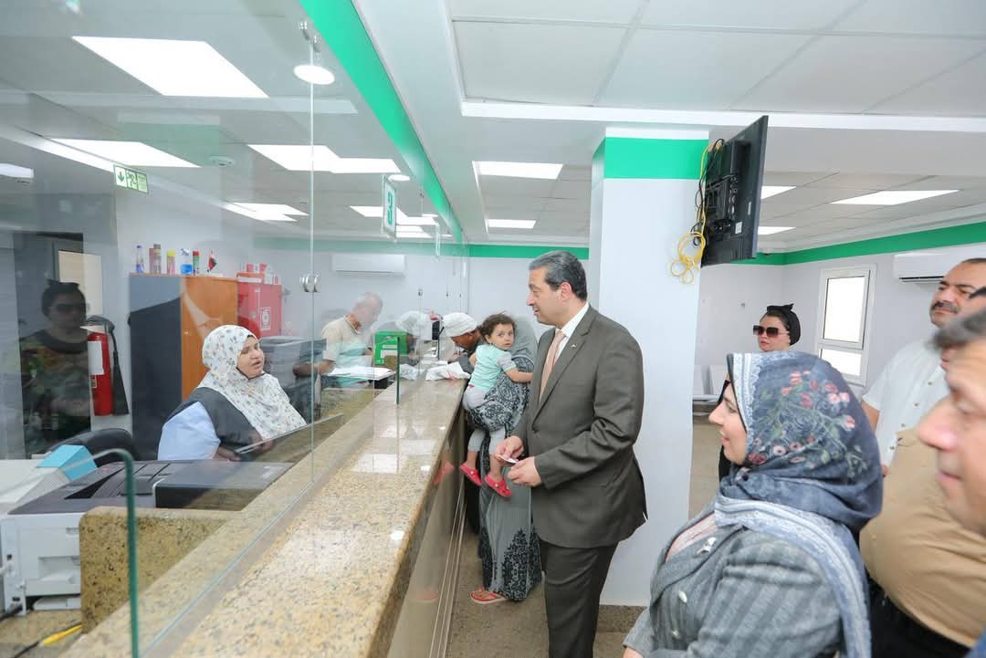 محافظ دمياط يفاجئ مكتب البريد بقرية شرباص