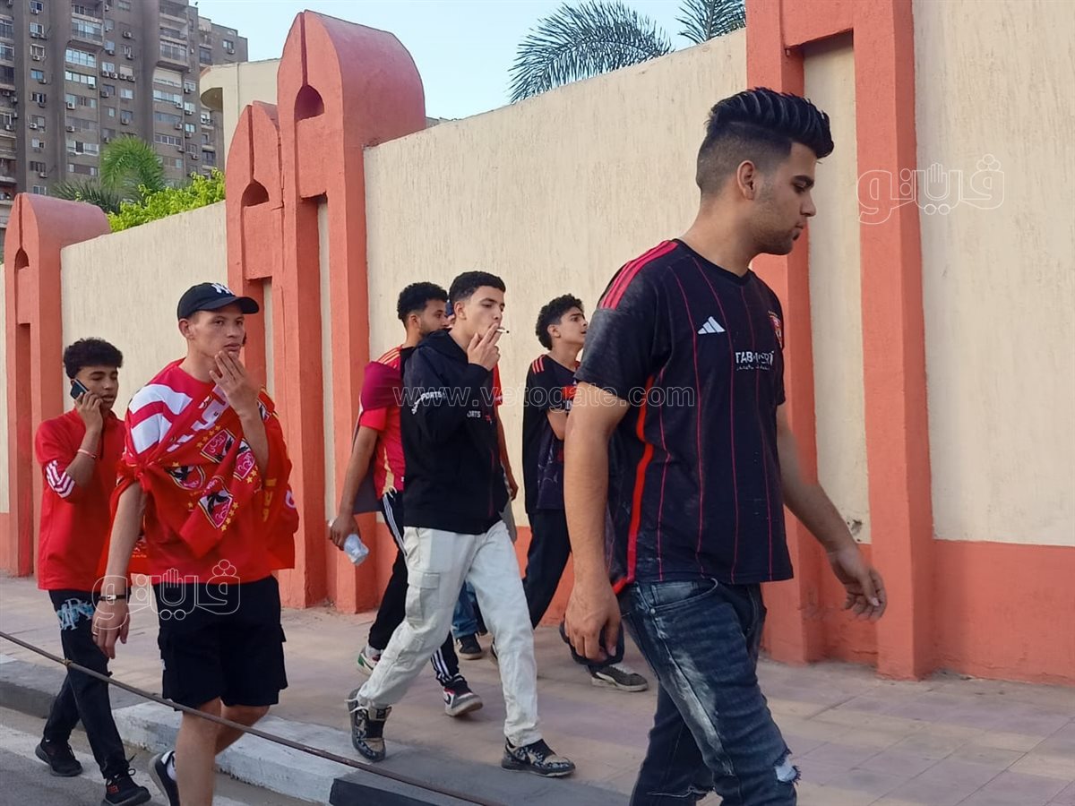 توافد جماهير الأهلي على مدرجات استاد القاهرة بموقعة حسم الدوري أمام فاركو