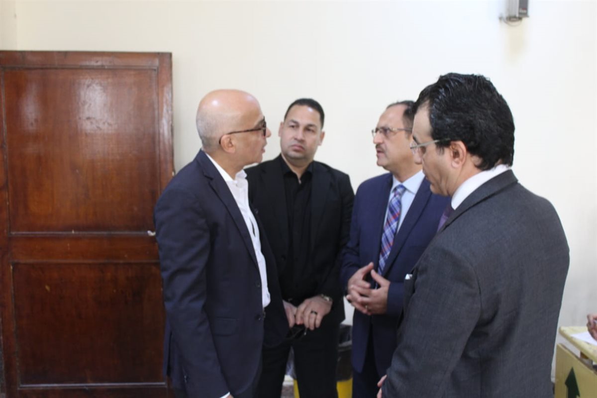 رئيس جامعة عين شمس يتابع امتحانات الفصل الدراسي الثاني 