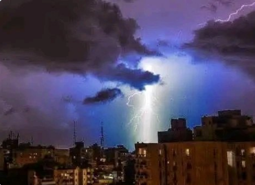 الرعد والبرق في الإسكندرية، فيتو