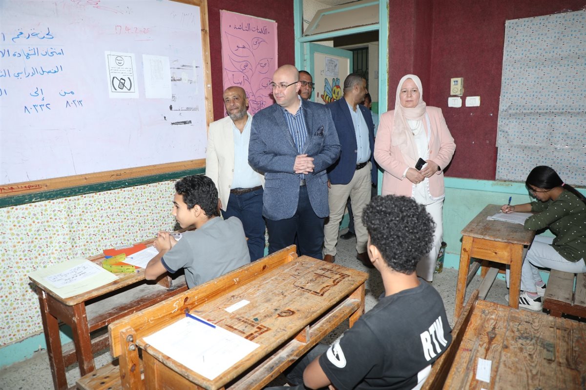محافظ بني سويف يتفقد لجان امتحانات الشهادة الإعدادية