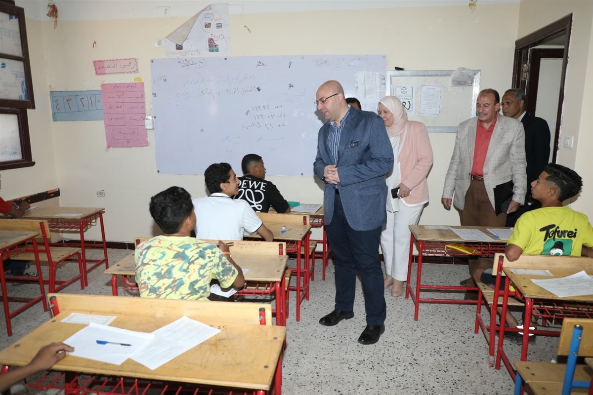 محافظ بني سويف يتفقد لجان امتحانات الشهادة الإعدادية