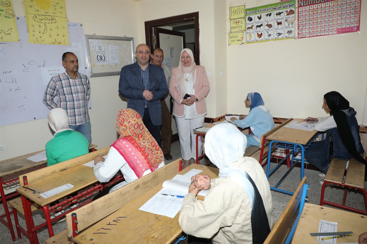 محافظ بني سويف يتفقد لجان امتحانات الشهادة الإعدادية