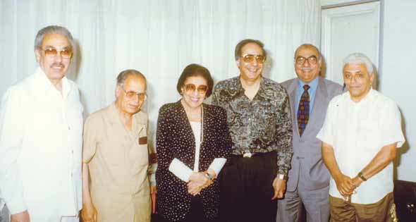 صورة تجمع اشهر الاذاعيين فى الاذاعة عمر بطيشة وجلال معوض وسامية صادق واحمد فراج وغيرهم 