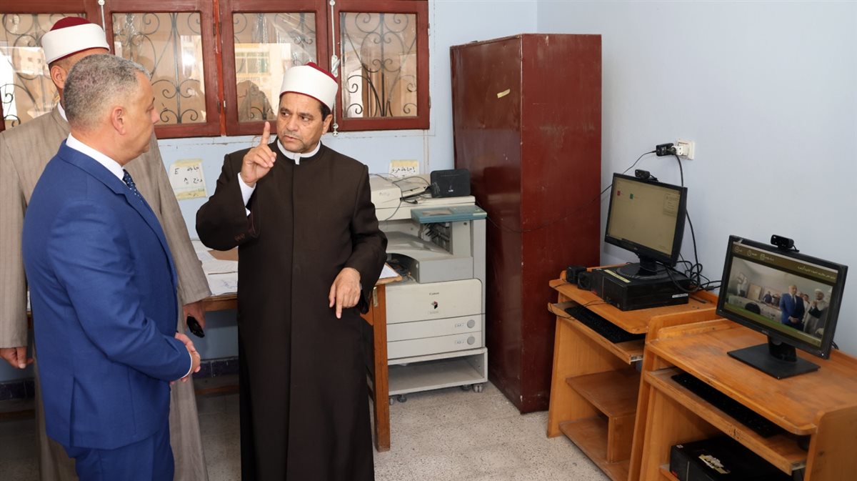 محافظ الإسماعيلية خلال تفقده للجان، فيتو