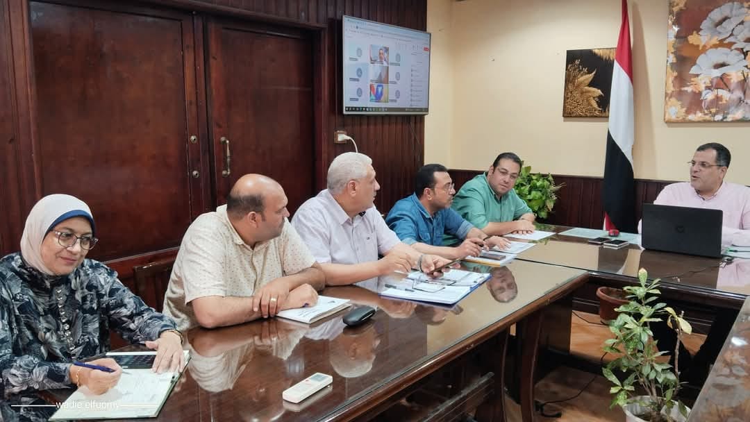 وكيل الوزارة يتابع امتحانات الشهادة الإعدادية من غرفة العمليات المركزية بالمديرية