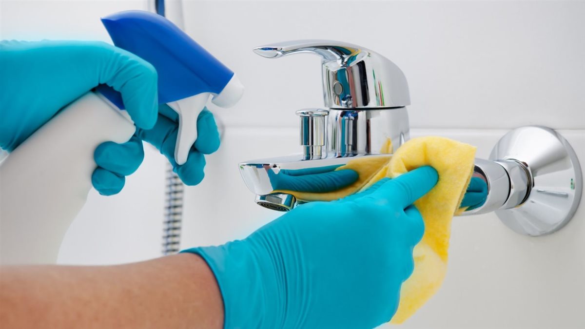 تنظيف الحمامات