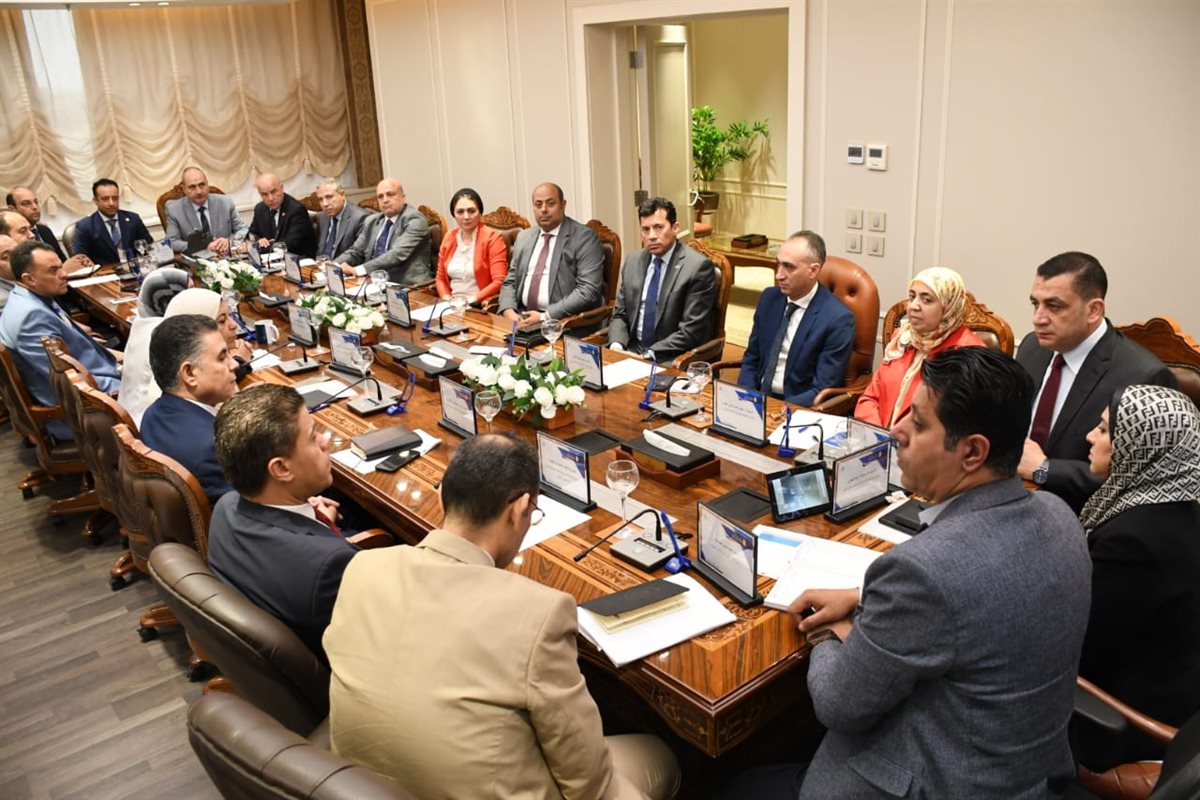 أشرف صبحي خلال اجتماعه بقيادات وزارة الشباب والرياضة
