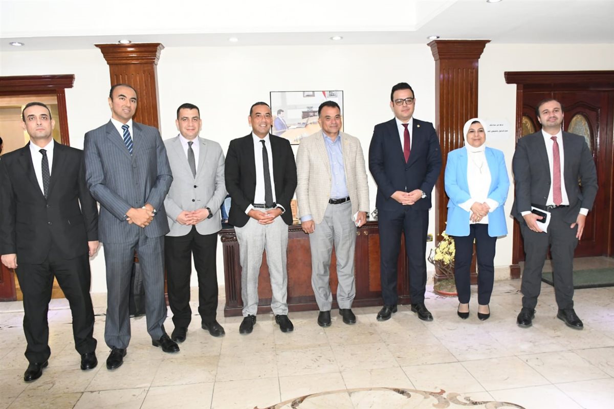 أشرف صبحي يلتقي مدير برنامج الأمم المتحدة للمستوطنات البشرية