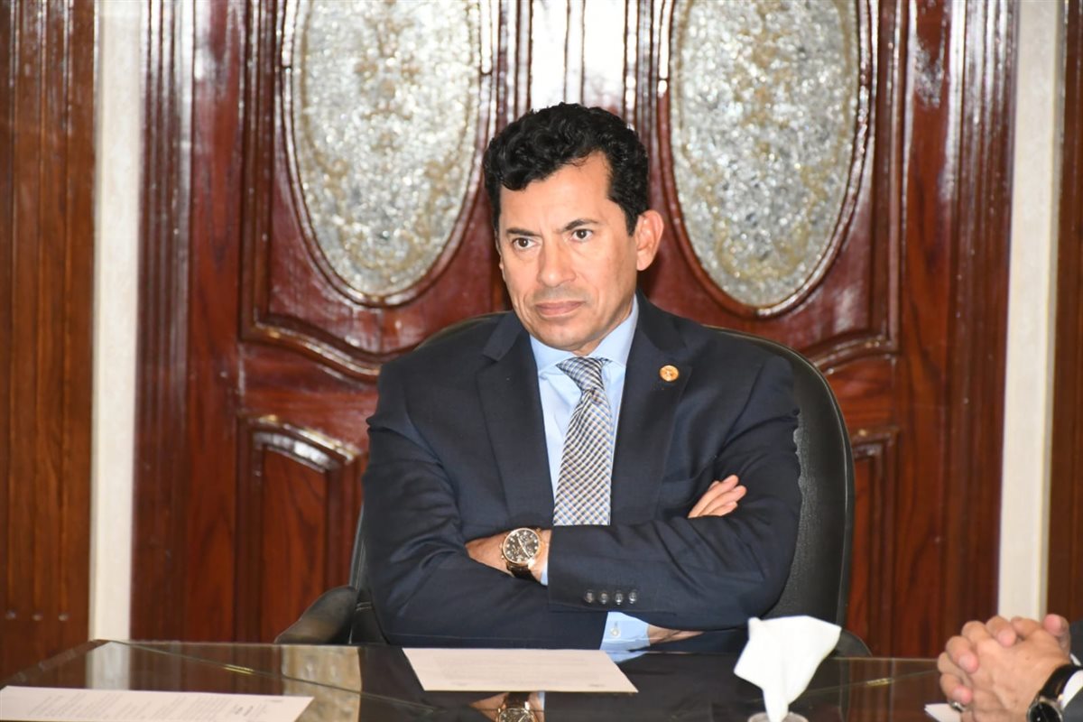 أشرف صبحي يلتقي مدير برنامج الأمم المتحدة للمستوطنات البشرية