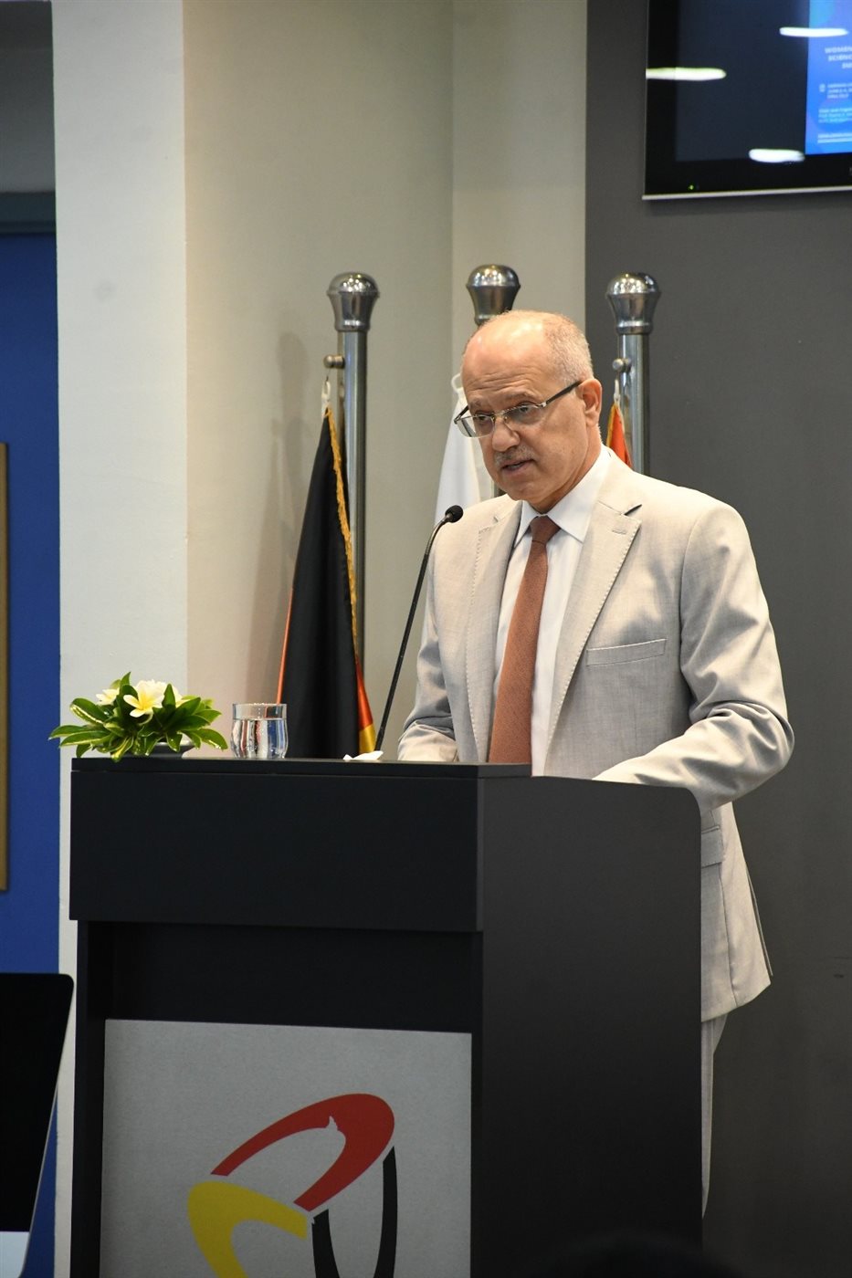 د. ياسر حجازي رئيس الجامعة الألمانية