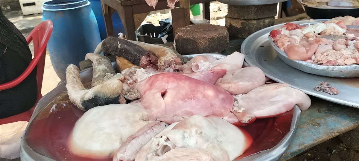 أسعار الحلويات واللحم الضأن في مدبح السيدة زينب 