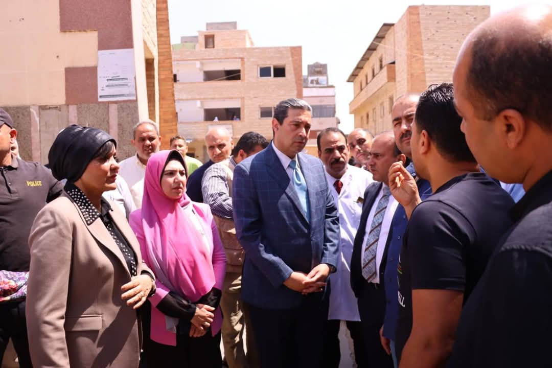 محافظ دمياط يتابع صرف الأدوية بعيادة التأمين الصحي بالزرقا