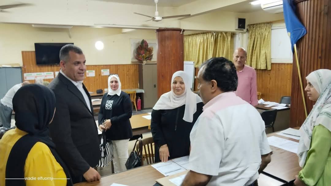 وكيل وزارة تعليم دمياط يتابع توزيع ورق الأسئلة علي اللجان