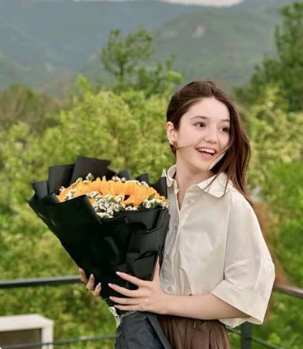 سناء يوسف تحتفل بعيد ميلادها، فيتو