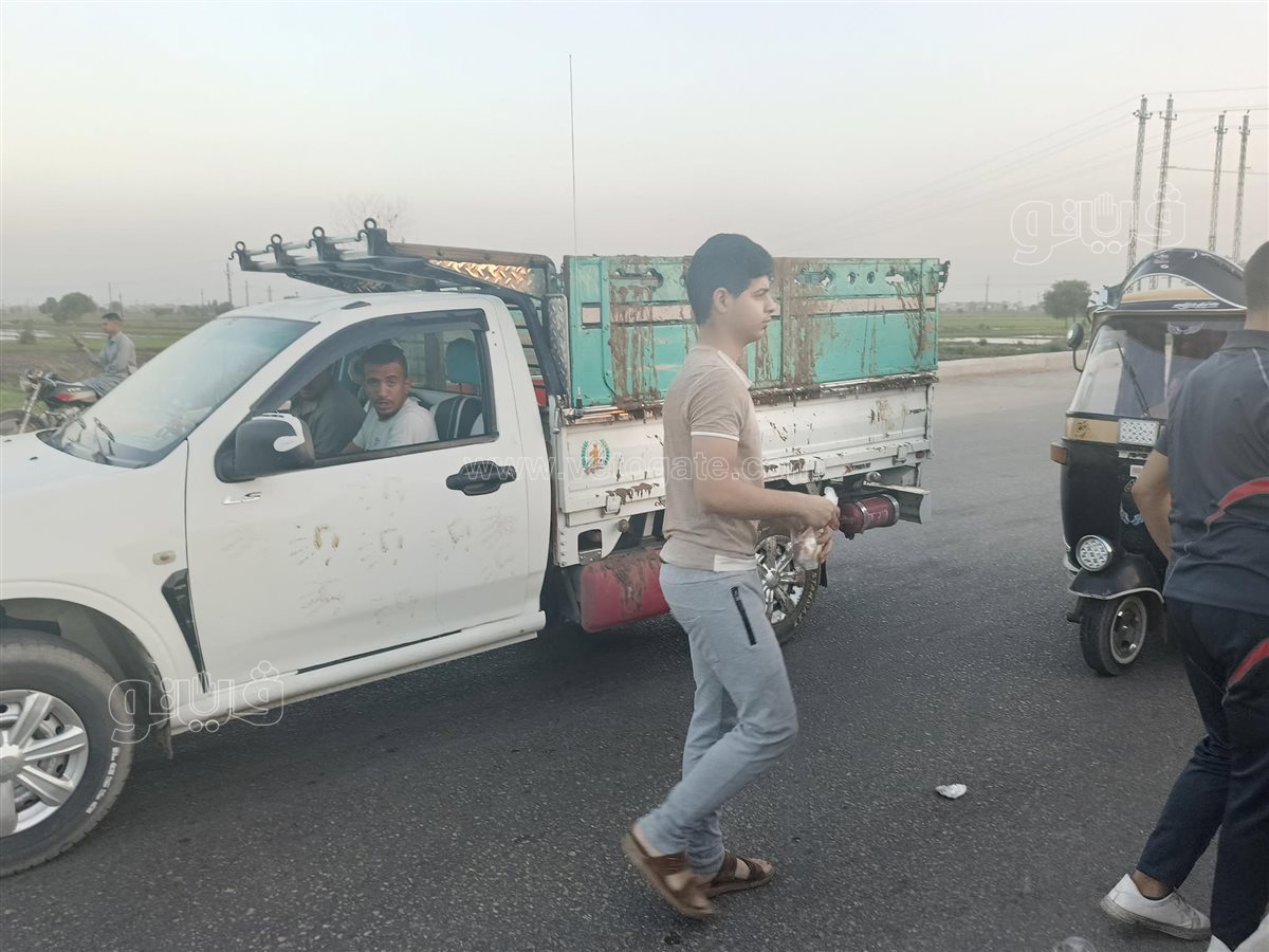 مبادرة شبابية لتوزيع وجبات خفيفة وعصائر و1000 زجاجة مياه على المارة والسيارات بالشرقية،فيتو